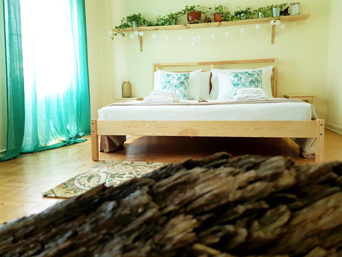 Green Element Guesthouse Costa de Caparica Exteriör bild